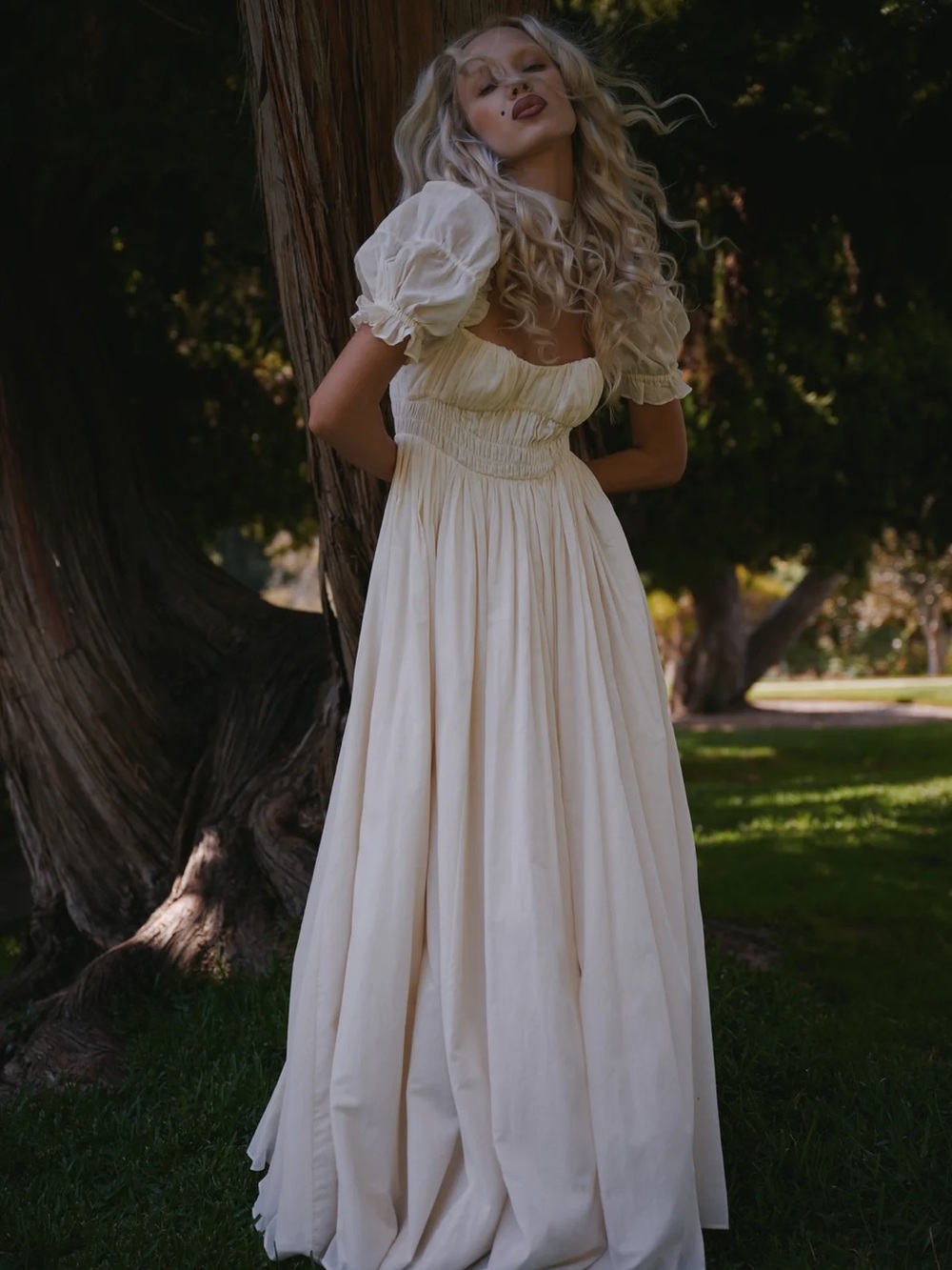 Selkie Vanilla Renfaire Gown - Picture 4 of 6